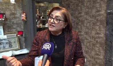 Şam’daki Emevi Camisi’nin halısı yün ve bordo renk olacak