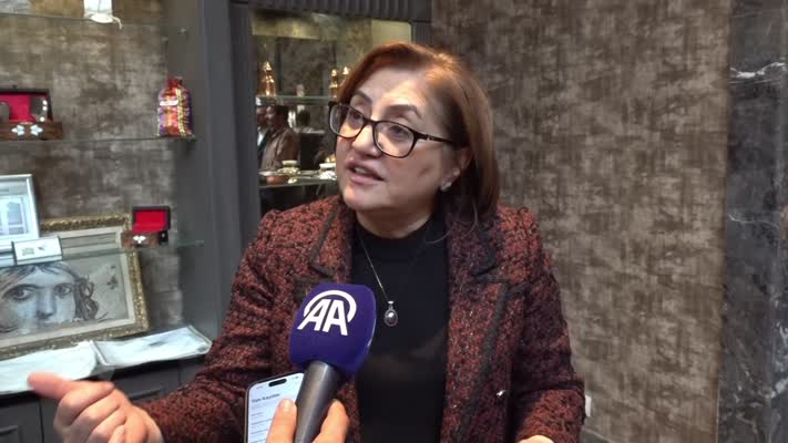 Şam’daki Emevi Camisi’nin halısı yün ve bordo renk olacak