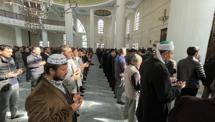 Şanlıurfa’da kuraklığa karşı camilerde yağmur duası edildi