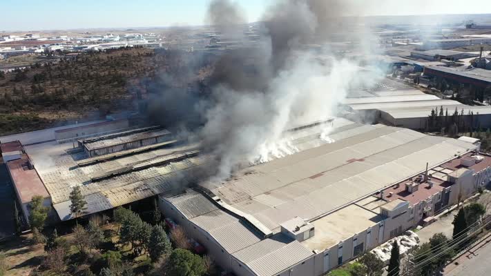 Şanlıurfa’da tekstil fabrikasında çıkan yangın kontrol altına alındı