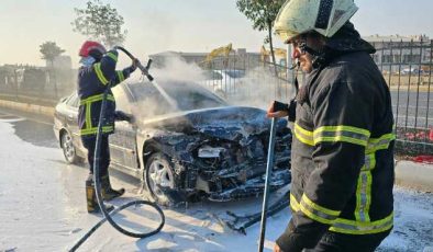 Şanlıurfa’daki zincirleme kazaya karışan bir otomobilde yangın çıktı
