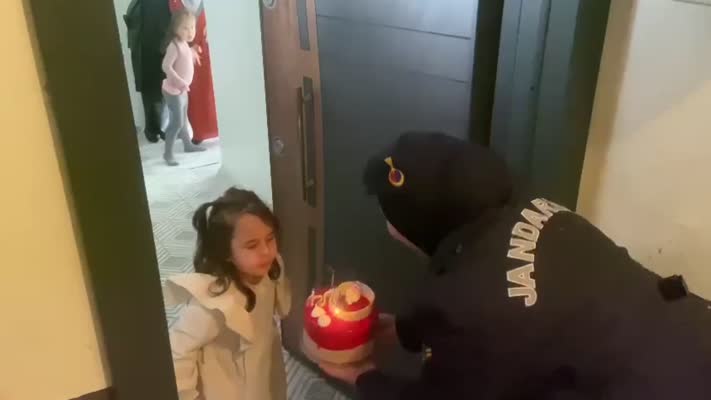 Şehit kızı Asya Mina’ya jandarmadan doğum günü sürprizi