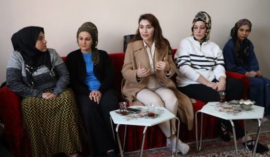 Sur Belediyesi Eş Başkanı kadınlarla bir araya geldi