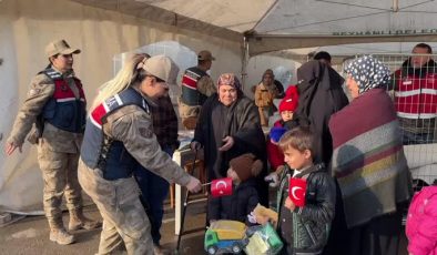 Suriyeliler ülkelerine dönüyor: Hatay sınır kapılarında yoğunluk