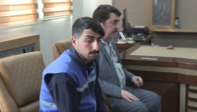 Temizlik işçisi bulduğu 30 bin doları sahibine ulaştırdı