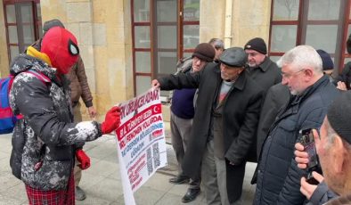 Hayallerinin peşinde koşan Türk Örümcek Adam çocuklarla buluştu
