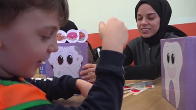 Üniversiteli gençler, eğitsel materyallerle anaokulu çocuklarını buluşturdu