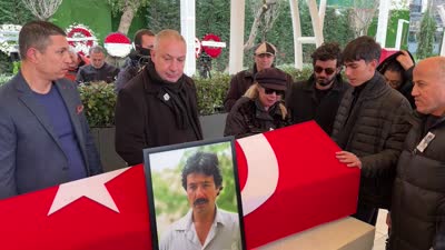 Usta sanatçı Ferdi Tayfur için Barbaros Hayrettin Paşa Camii’nde cenaze töreni düzenleniyor