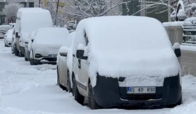 Van ve Bitlis’te 535 yerleşim biriminin yolu kar nedeniyle kapandı