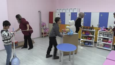 Van’da öğretmenlerden anaokuluna renkli dokunuş