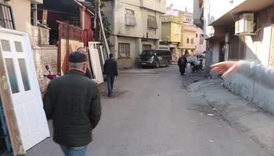 Adana’da Ferdi Tayfur’un vefat haberiyle yas hakim