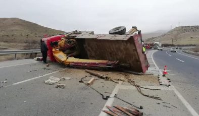 Malatya’da vinç devrildi: 1 yaralı