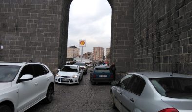 Urfa Kapı’daki trafik sorunu büyüyor