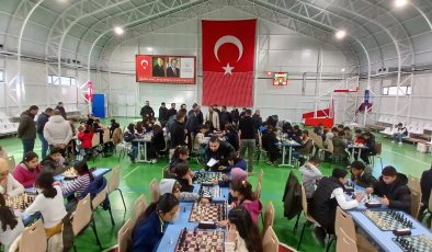 Hazro’da Satranç Rüzgarı Esti: Gençler Zeka Oyununda Yarıştı