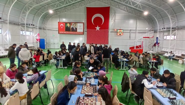 Hazro’da Satranç Rüzgarı Esti: Gençler Zeka Oyununda Yarıştı