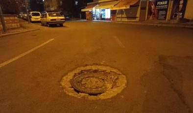 Kayapınar’da Çöken Kanalizasyon Kapağı Tehlike Saçıyor