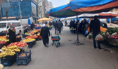 Diyarbakır’da akşam saatlerinde pazar yoğunluğu artıyor
