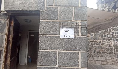 Diyarbakır’da Cami Tuvaletleri ücretli olmaya devam ediyor: Hz. Ömer Camii de listeye eklendi