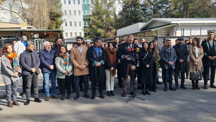 Diyarbakır’da Avukatlar, Fırat Epözdemir’in tutuklanmasına karşı basın açıklaması gerçekleştirdi