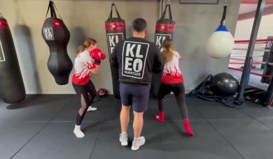Wushucu ikiz kız kardeşler milli takım forması giymek için ter döküyor