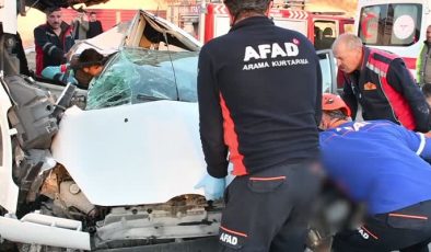 Adıyaman’da akaryakıt tankeriyle otomobil çarpıştı: 3 ölü, 4 yaralı
