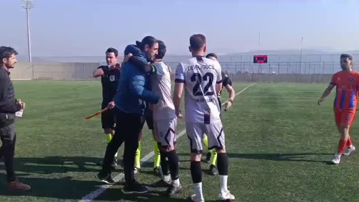 Samandağ Gençlerbirliği Spor’un dramatik sahadan çekilişi