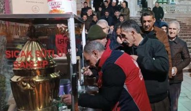 Diyarbakır ve çevre illerde Regaip Kandili ikramları yapıldı