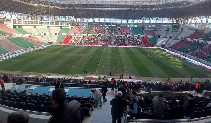 Taraftarlar Stadyuma Akın Ediyor