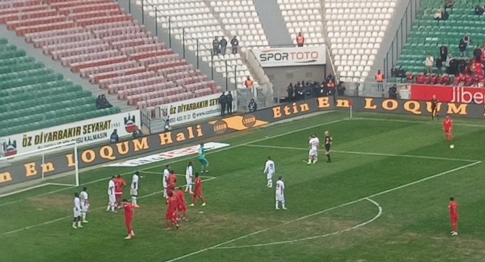 Fatih Karagümrük İlk Yarıyı Önde Tamamladı