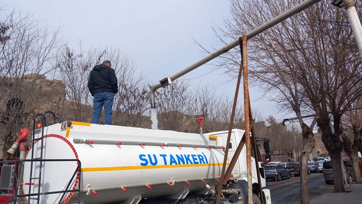 Anzele’de sadece Su Tankerleri Kaldı
