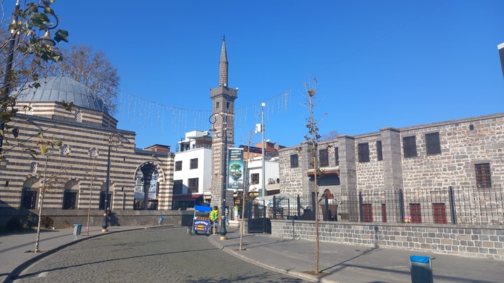 Yüzyıllardır Bir Aradalar