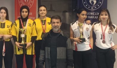 Diyarbakır’da Floor Curling Turnuvasında İl Birincisi: Koşuyolu MTAL