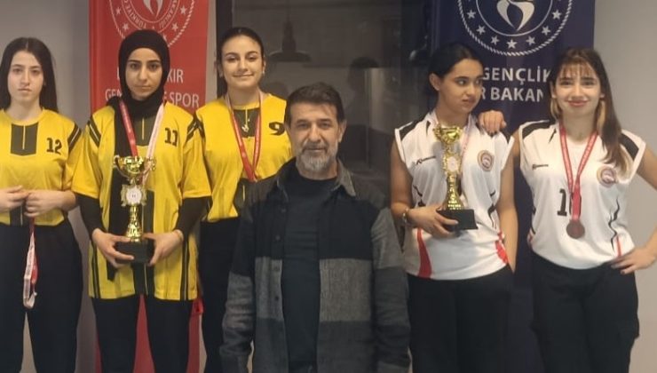 Diyarbakır’da Floor Curling Turnuvasında İl Birincisi: Koşuyolu MTAL