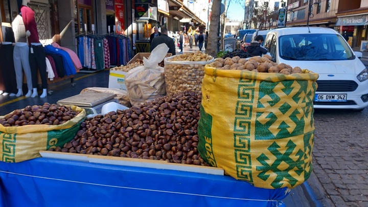 İş Bulamayan Vatandaş Seyyar Satıcılığa Yöneldi