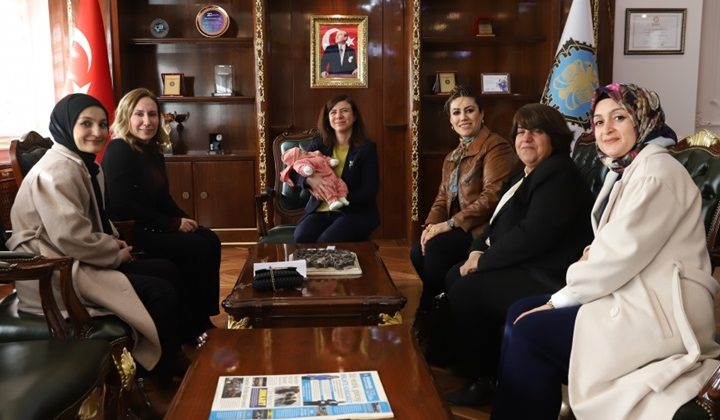 Kadın muhtarlar Büyükşehir Belediyesini ziyaret etti