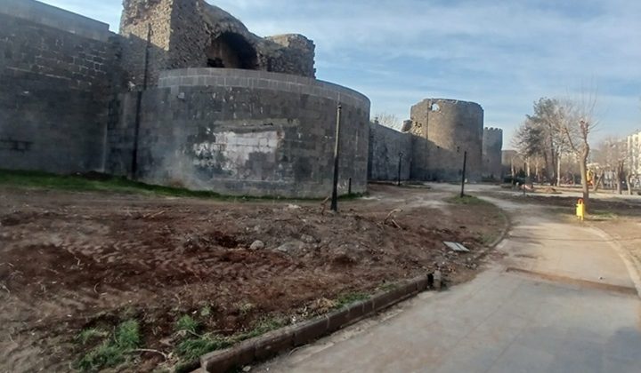 Surlardaki Bariyerler Kaldırıldı: Çalışmalar Tamamlandı mı, Terk mi Edildi?