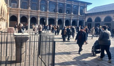 Diyarbakır Ulu Camii’nde Yoğunluk