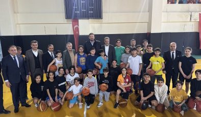 Gençlik ve Spor Bakanı Bak, Şanlıurfa’da gençlerle buluştu