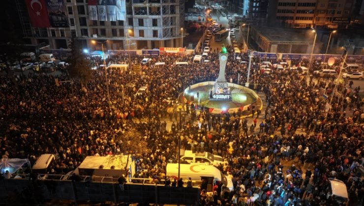 Adıyaman’da depremde hayatını kaybedenler sessiz yürüyüşle anıldı
