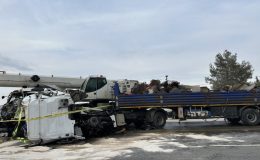 Adıyaman’da tır ile vincin çarpıştığı kazada 2 kişi ağır yaralandı