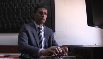 Adliyede müdürlük, sahada teknik direktörlük yapıyor