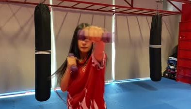 Kick boksun yıldızı Ecrin, madalyalarına yenisini eklemek istiyor