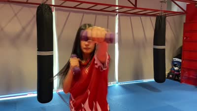 Kick boksun yıldızı Ecrin, madalyalarına yenisini eklemek istiyor