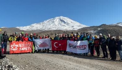 Ağrı Dağı’na yapılan zorlu kış tırmanışı başarıyla tamamlandı