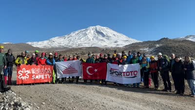 Ağrı Dağı’na yapılan zorlu kış tırmanışı başarıyla tamamlandı