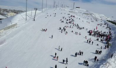 Ağrı’da kar yağışı sonrası kayak keyfi geri döndü