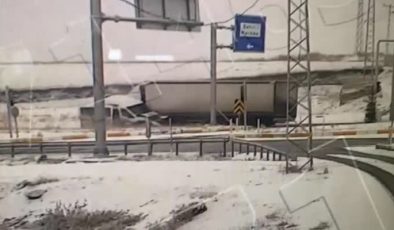 Ağrı’da tır ile minibüsün çarpıştığı kazada 2’si ağır 8 kişi yaralandı