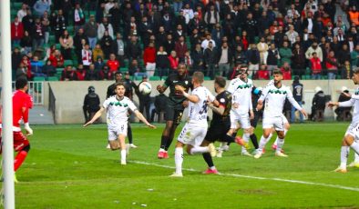 Amedspor-Sakaryaspor maçı sonrası teknik direktörlerden açıklama