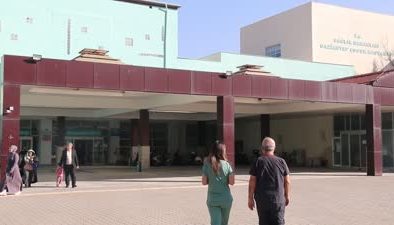 Doktor oldu, anne ve babasıyla aynı hastanede görev yapıyor