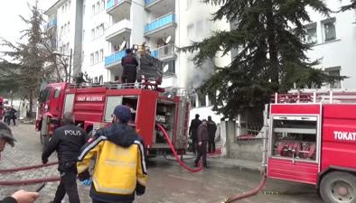 Tokat’ta apartman yangını: 3 kişi hastaneye kaldırıldı